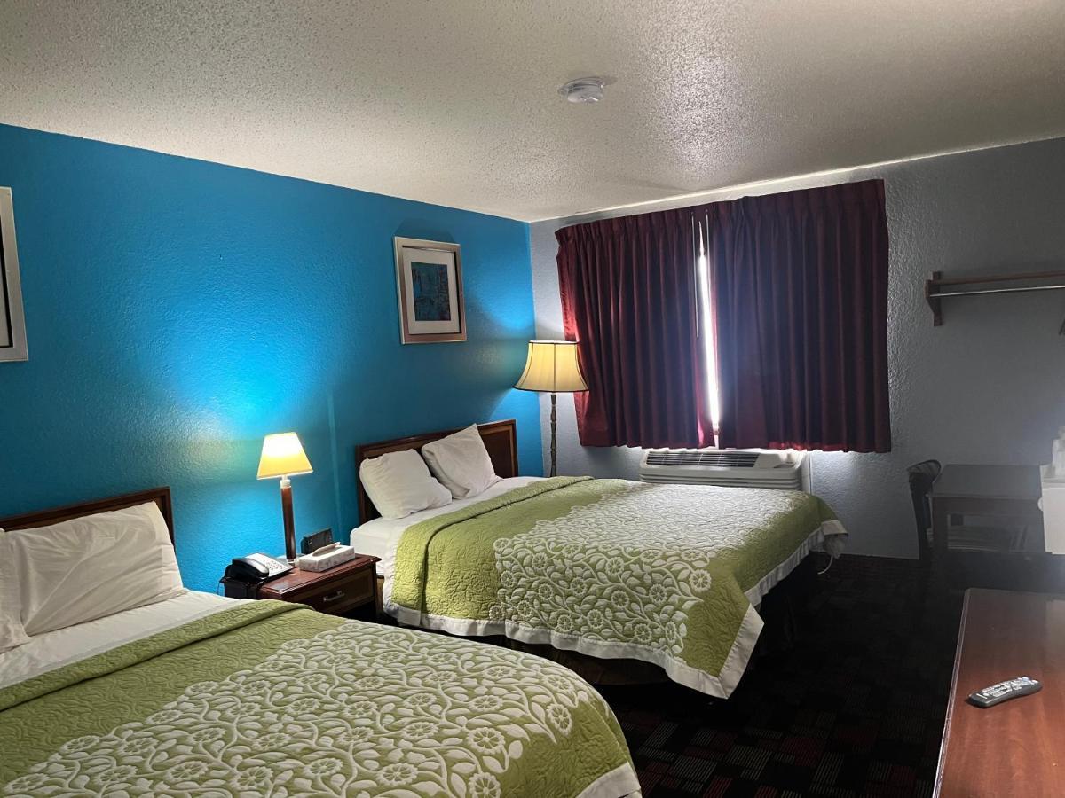 Rodeway Inn Whitehall Eksteriør billede