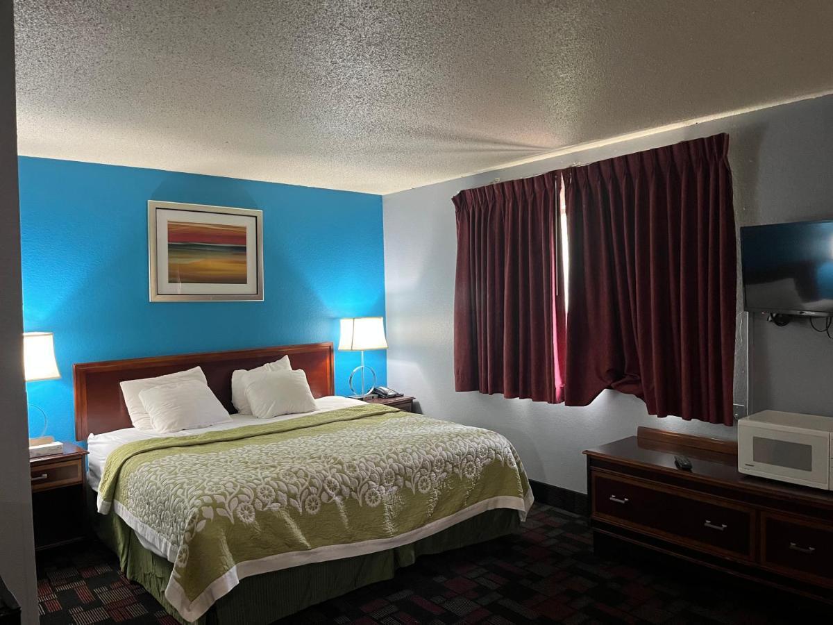 Rodeway Inn Whitehall Eksteriør billede