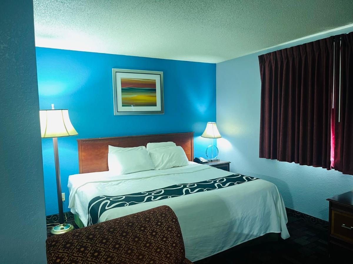 Rodeway Inn Whitehall Eksteriør billede