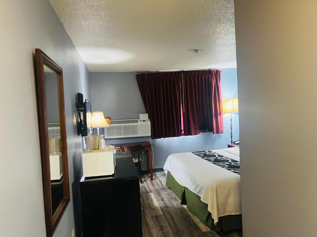 Rodeway Inn Whitehall Eksteriør billede
