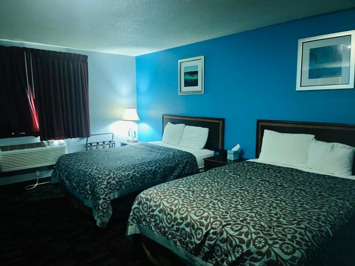 Rodeway Inn Whitehall Eksteriør billede