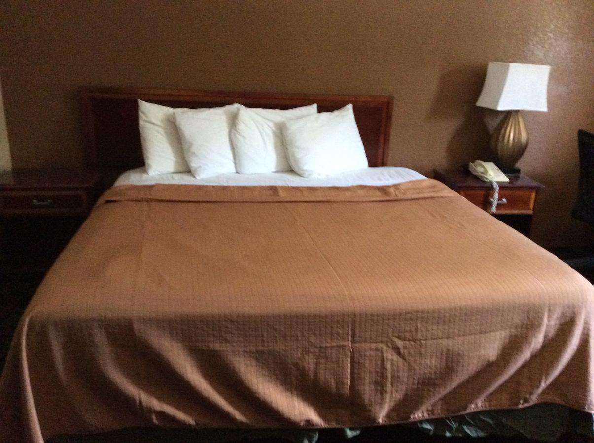 Rodeway Inn Whitehall Eksteriør billede